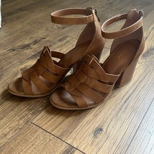 Super cute, new shoes ••• Size 9